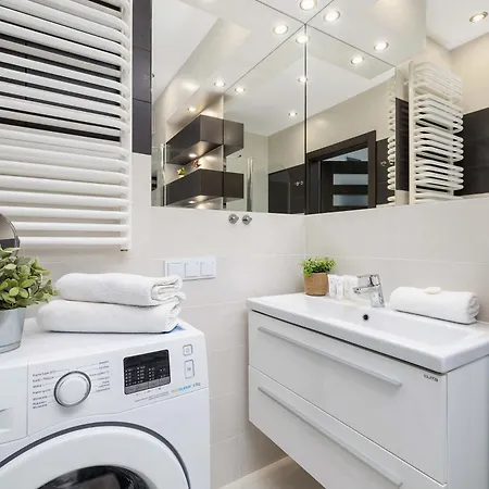 Modern With Air Conditioning And Parking In Cracow By Renters Appartement Cracovie