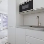 Modern With Air Conditioning And Parking In Cracow By Renters Апартаменты