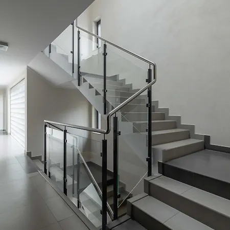 Modern With Air Conditioning And Parking In Cracow By Renters Appartamento *