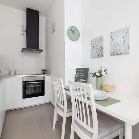 Modern With Air Conditioning And Parking In Cracow By Renters *