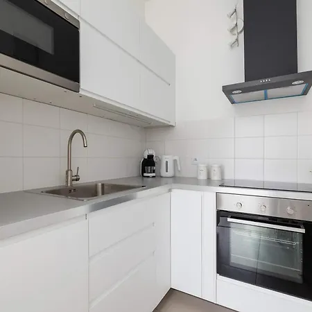 Modern With Air Conditioning And Parking In Cracow By Renters Appartement Krakau