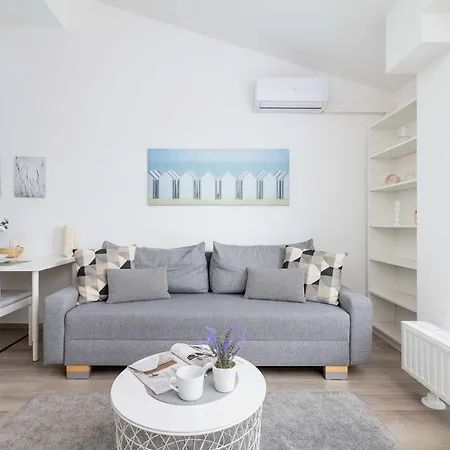 Apartment Modern With Air Conditioning And Parking In Cracow By Renters *